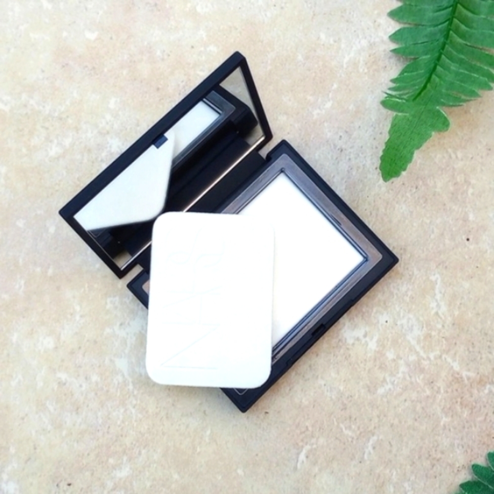 NARS Light Reflecting Pressed Setting Powder In Translucent Chrystal FS NWOB